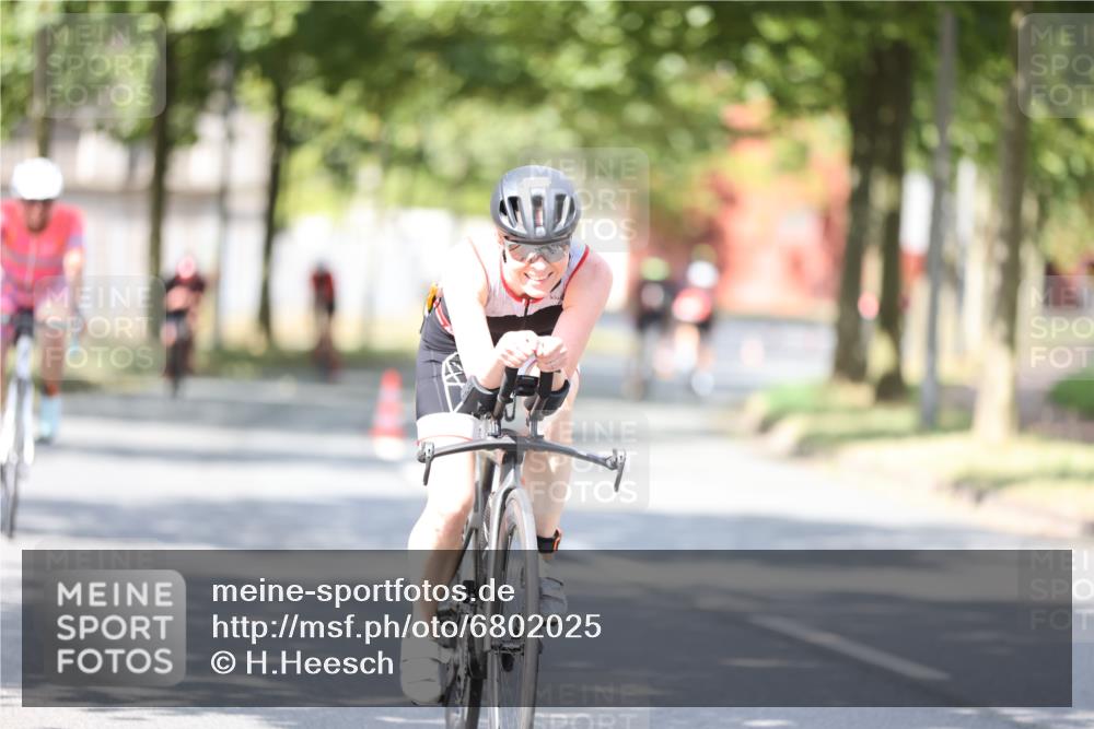 11.08.2024 - GEWOBA Citytriathlon Bremen H.Heesch http://msf.ph/oto/6802025 11.08.2024 12:03:12 Laufen  meine-sportfotos.de