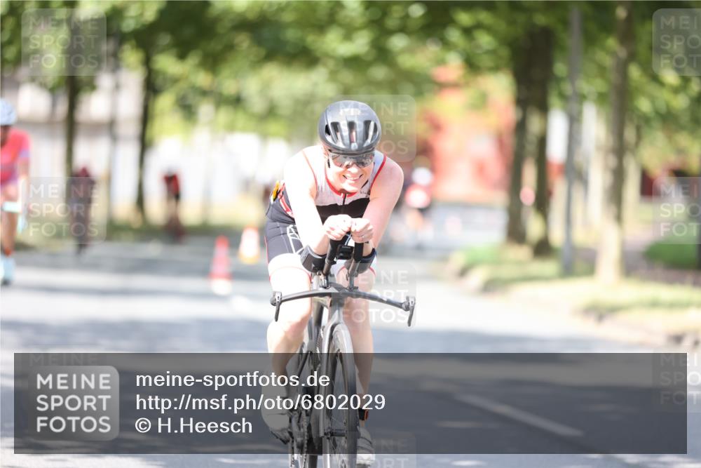 11.08.2024 - GEWOBA Citytriathlon Bremen H.Heesch http://msf.ph/oto/6802029 11.08.2024 12:03:12 Laufen  meine-sportfotos.de