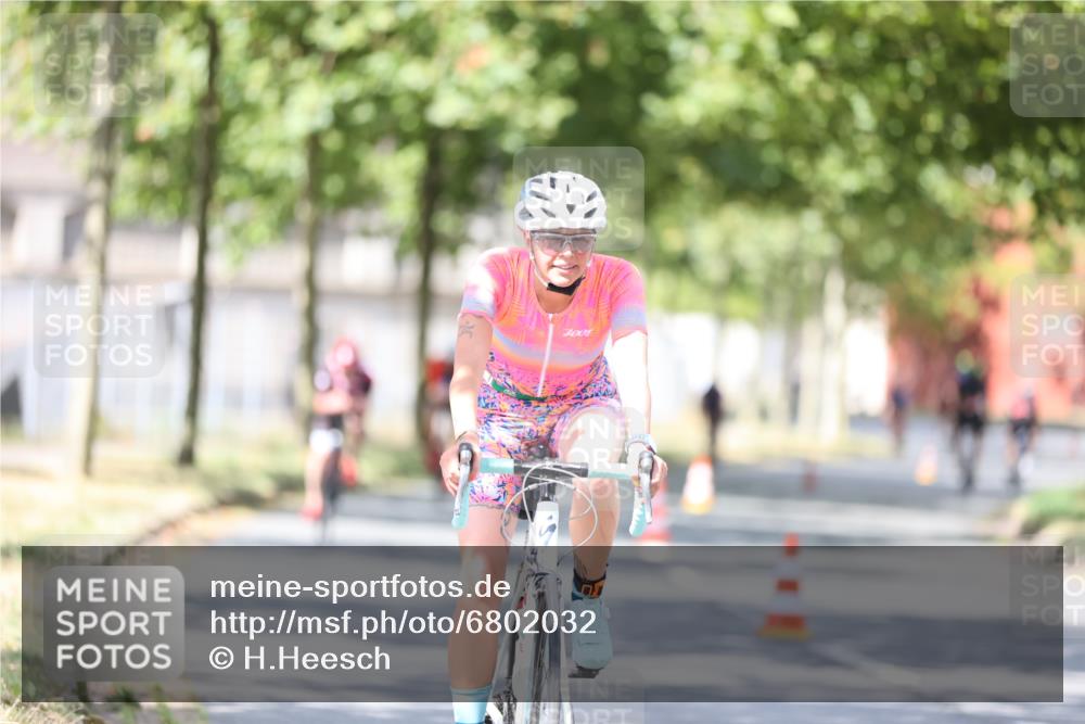 11.08.2024 - GEWOBA Citytriathlon Bremen H.Heesch http://msf.ph/oto/6802032 11.08.2024 12:03:13 Laufen  meine-sportfotos.de