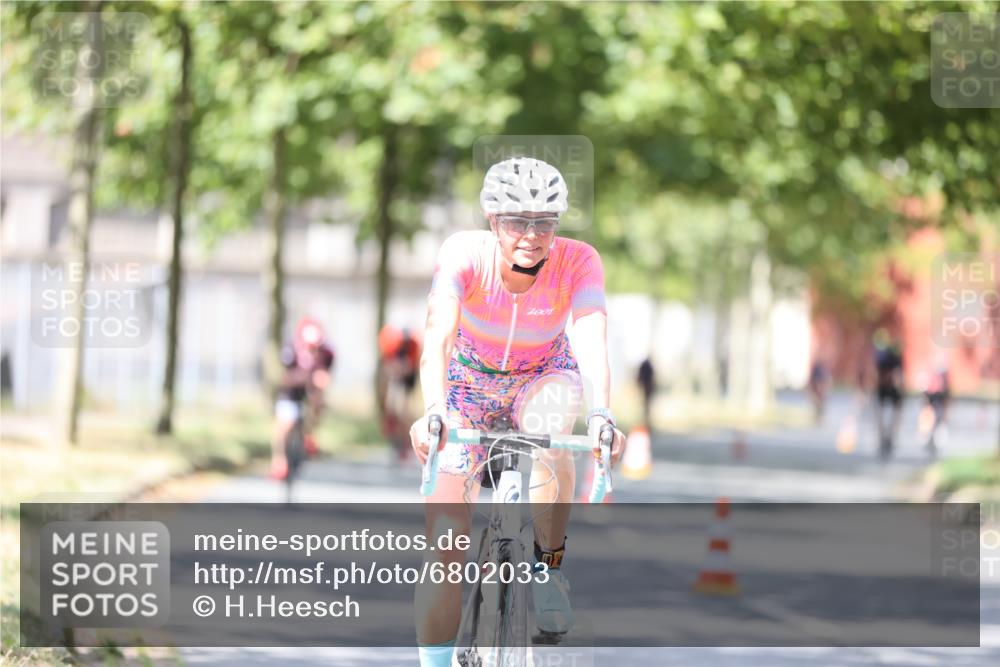 11.08.2024 - GEWOBA Citytriathlon Bremen H.Heesch http://msf.ph/oto/6802033 11.08.2024 12:03:13 Laufen  meine-sportfotos.de