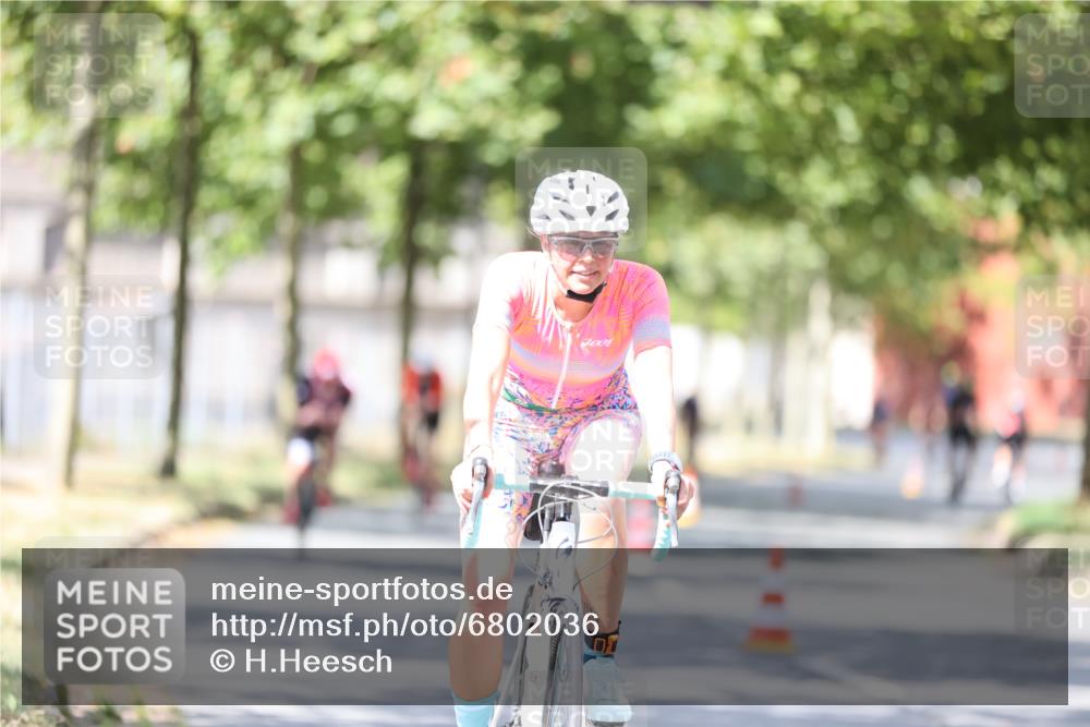 11.08.2024 - GEWOBA Citytriathlon Bremen H.Heesch http://msf.ph/oto/6802036 11.08.2024 12:03:13 Laufen  meine-sportfotos.de