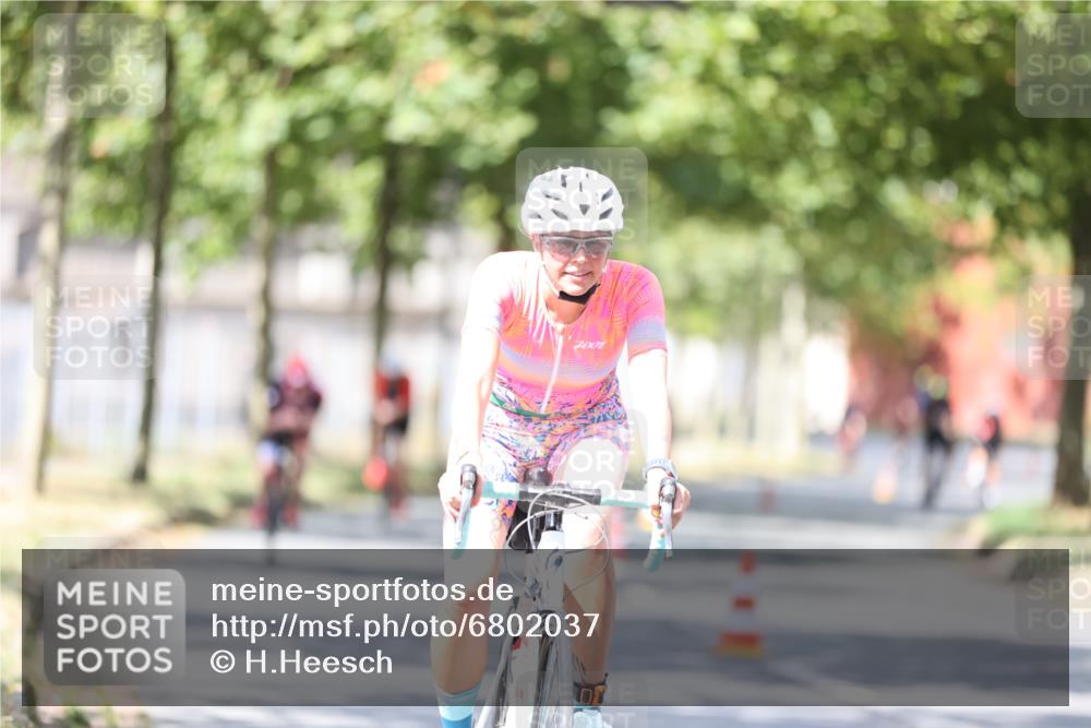 11.08.2024 - GEWOBA Citytriathlon Bremen H.Heesch http://msf.ph/oto/6802037 11.08.2024 12:03:13 Laufen  meine-sportfotos.de
