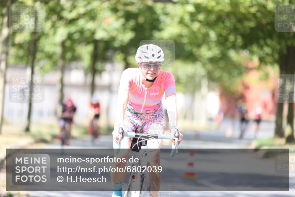 11.08.2024 - GEWOBA Citytriathlon Bremen H.Heesch http://msf.ph/oto/6802039 11.08.2024 12:03:13 Laufen  meine-sportfotos.de