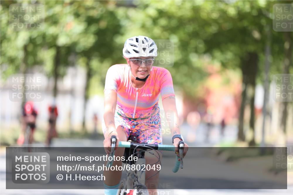 11.08.2024 - GEWOBA Citytriathlon Bremen H.Heesch http://msf.ph/oto/6802049 11.08.2024 12:03:14 Laufen  meine-sportfotos.de