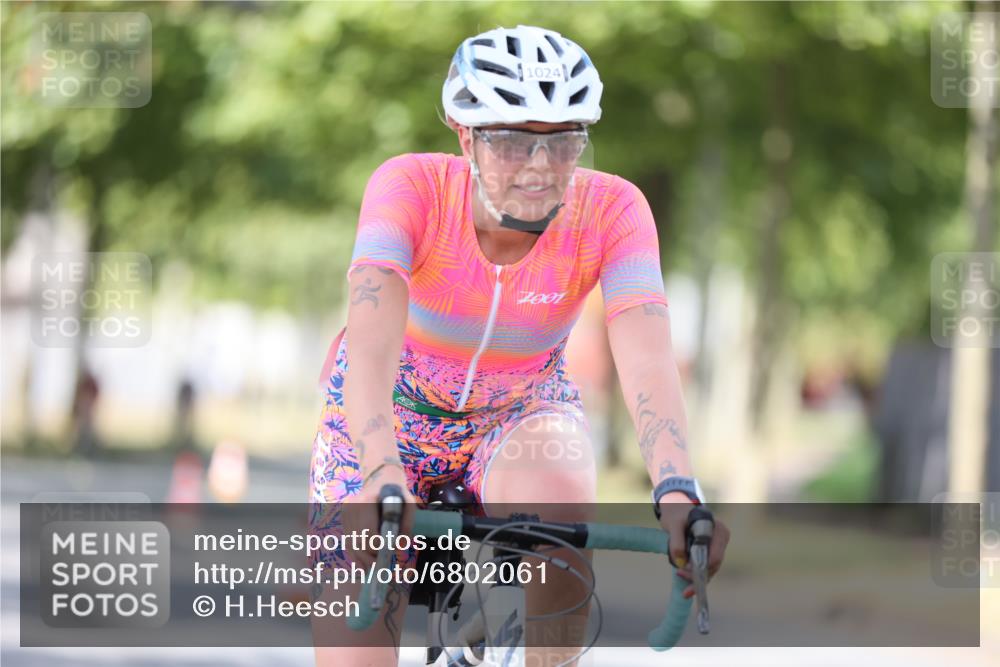 11.08.2024 - GEWOBA Citytriathlon Bremen H.Heesch http://msf.ph/oto/6802061 11.08.2024 12:03:14 Laufen  meine-sportfotos.de