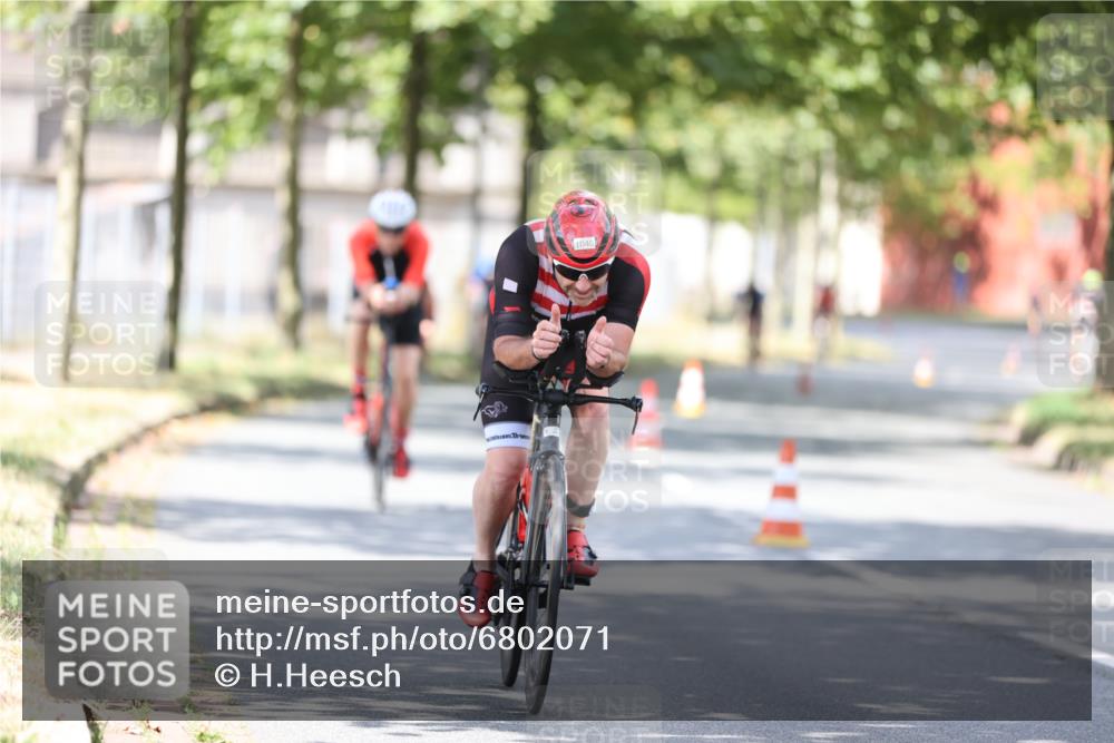 11.08.2024 - GEWOBA Citytriathlon Bremen H.Heesch http://msf.ph/oto/6802071 11.08.2024 12:03:16 Laufen  meine-sportfotos.de