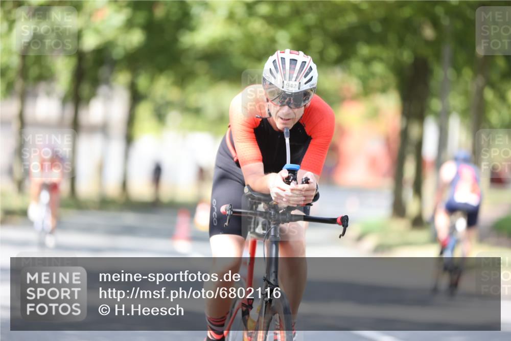 11.08.2024 - GEWOBA Citytriathlon Bremen H.Heesch http://msf.ph/oto/6802116 11.08.2024 12:03:18 Laufen  meine-sportfotos.de