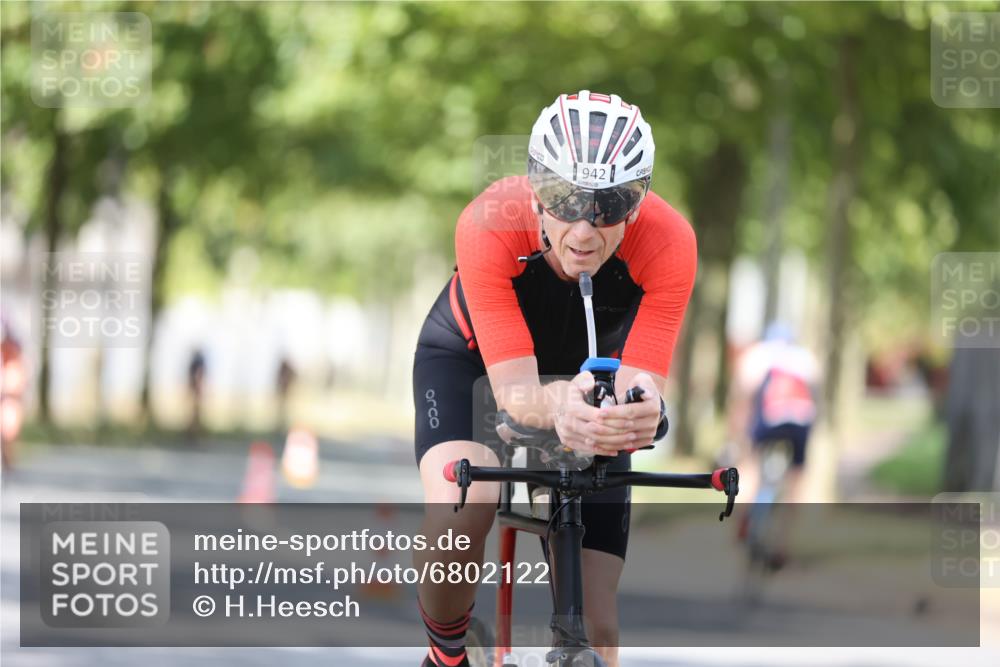 11.08.2024 - GEWOBA Citytriathlon Bremen H.Heesch http://msf.ph/oto/6802122 11.08.2024 12:03:18 Laufen  meine-sportfotos.de