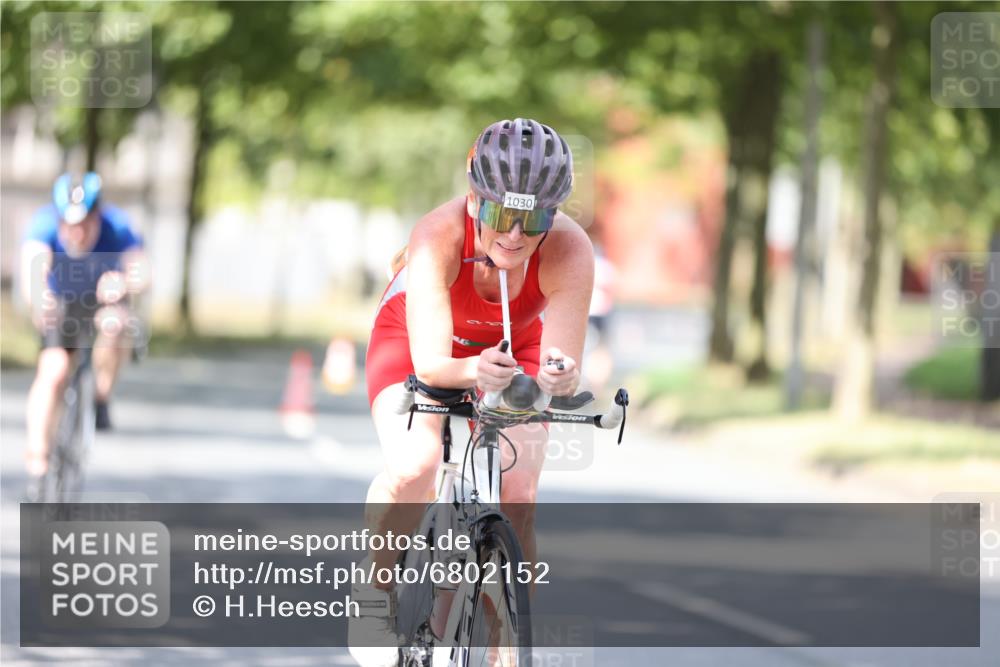 11.08.2024 - GEWOBA Citytriathlon Bremen H.Heesch http://msf.ph/oto/6802152 11.08.2024 12:03:20 Laufen  meine-sportfotos.de