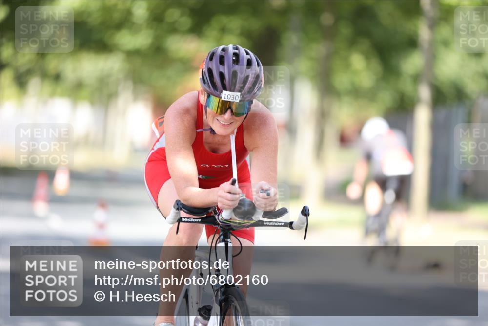11.08.2024 - GEWOBA Citytriathlon Bremen H.Heesch http://msf.ph/oto/6802160 11.08.2024 12:03:20 Laufen  meine-sportfotos.de