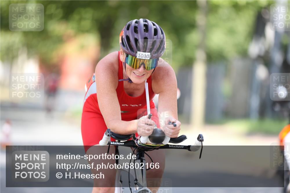 11.08.2024 - GEWOBA Citytriathlon Bremen H.Heesch http://msf.ph/oto/6802166 11.08.2024 12:03:21 Laufen  meine-sportfotos.de