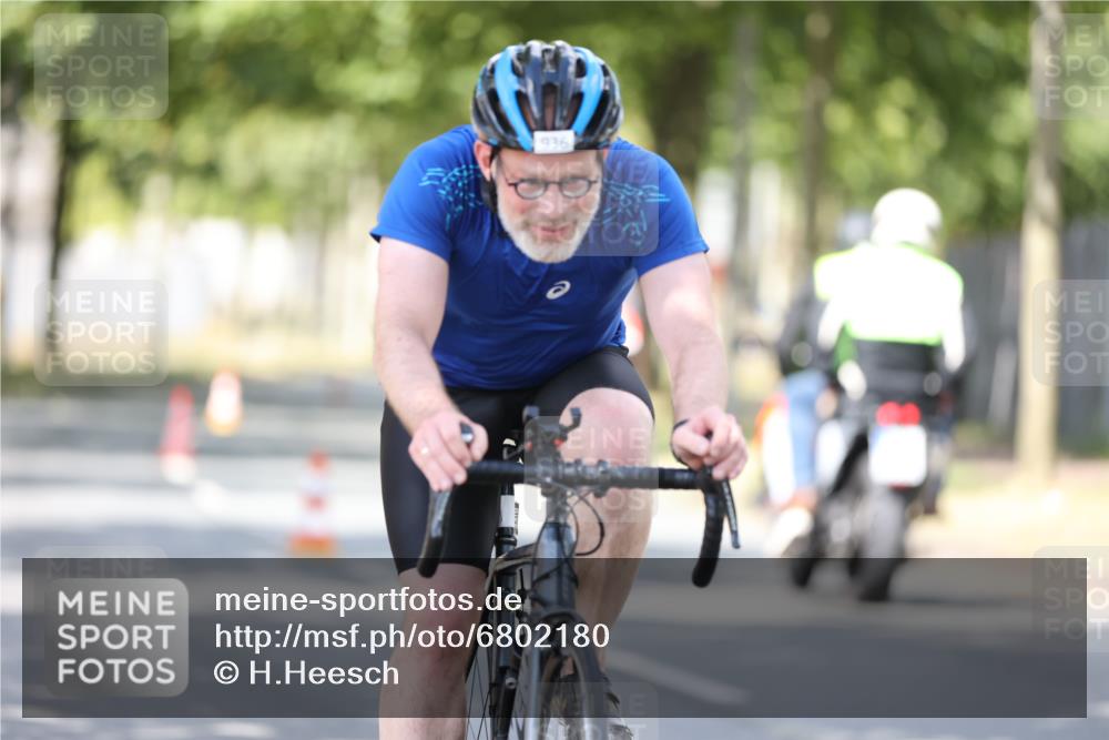 11.08.2024 - GEWOBA Citytriathlon Bremen H.Heesch http://msf.ph/oto/6802180 11.08.2024 12:03:22 Laufen  meine-sportfotos.de