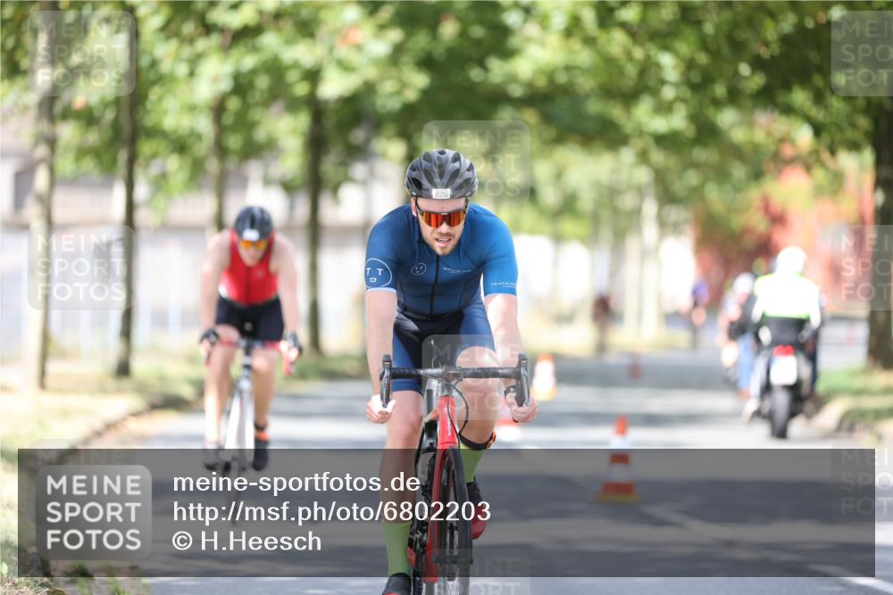 11.08.2024 - GEWOBA Citytriathlon Bremen H.Heesch http://msf.ph/oto/6802203 11.08.2024 12:03:24 Laufen  meine-sportfotos.de