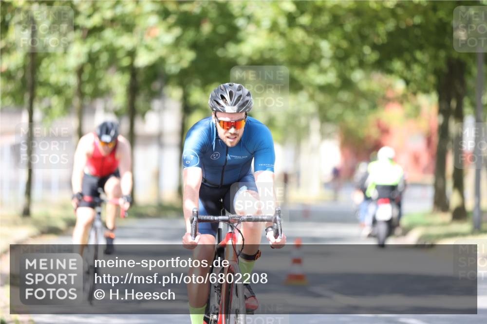 11.08.2024 - GEWOBA Citytriathlon Bremen H.Heesch http://msf.ph/oto/6802208 11.08.2024 12:03:24 Laufen  meine-sportfotos.de