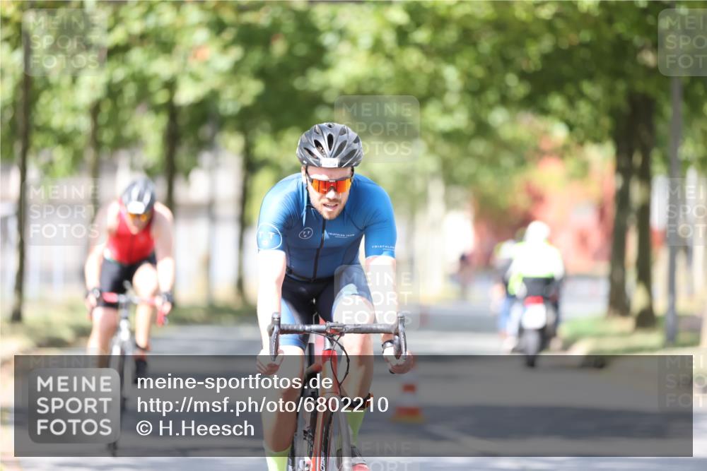 11.08.2024 - GEWOBA Citytriathlon Bremen H.Heesch http://msf.ph/oto/6802210 11.08.2024 12:03:24 Laufen  meine-sportfotos.de