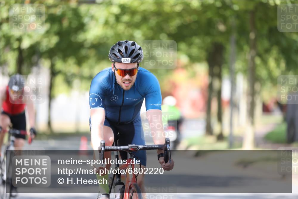 11.08.2024 - GEWOBA Citytriathlon Bremen H.Heesch http://msf.ph/oto/6802220 11.08.2024 12:03:24 Laufen  meine-sportfotos.de