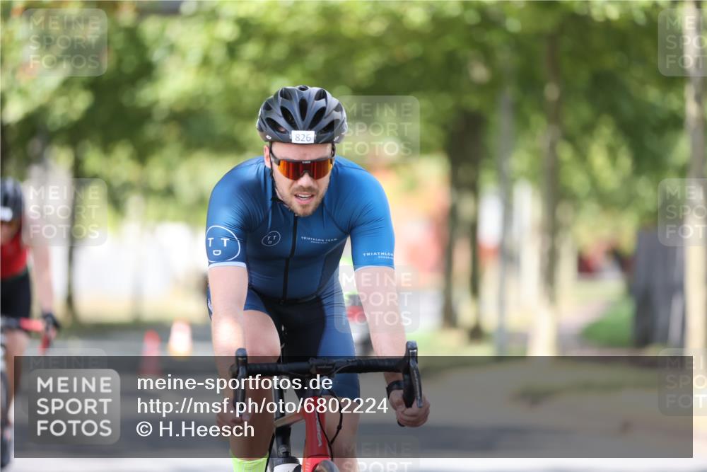 11.08.2024 - GEWOBA Citytriathlon Bremen H.Heesch http://msf.ph/oto/6802224 11.08.2024 12:03:24 Laufen  meine-sportfotos.de