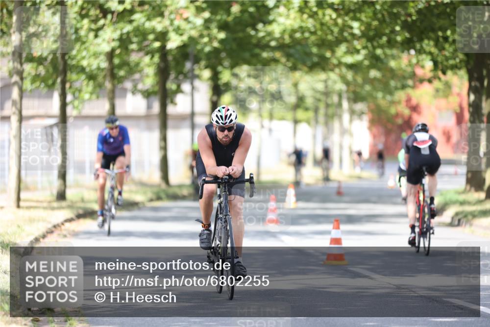 11.08.2024 - GEWOBA Citytriathlon Bremen H.Heesch http://msf.ph/oto/6802255 11.08.2024 12:03:32 Laufen  meine-sportfotos.de