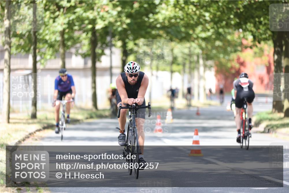 11.08.2024 - GEWOBA Citytriathlon Bremen H.Heesch http://msf.ph/oto/6802257 11.08.2024 12:03:32 Laufen  meine-sportfotos.de