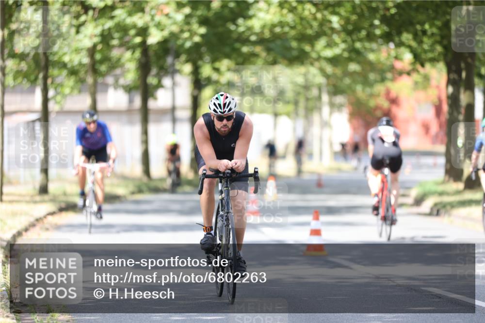11.08.2024 - GEWOBA Citytriathlon Bremen H.Heesch http://msf.ph/oto/6802263 11.08.2024 12:03:32 Laufen  meine-sportfotos.de