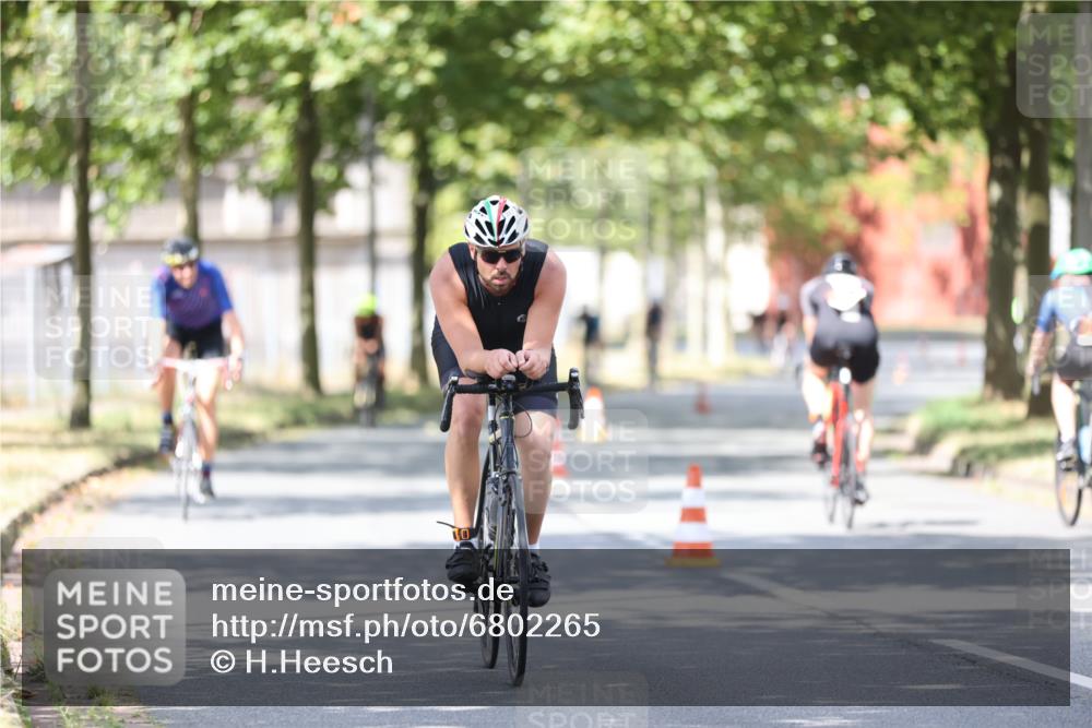 11.08.2024 - GEWOBA Citytriathlon Bremen H.Heesch http://msf.ph/oto/6802265 11.08.2024 12:03:32 Laufen  meine-sportfotos.de