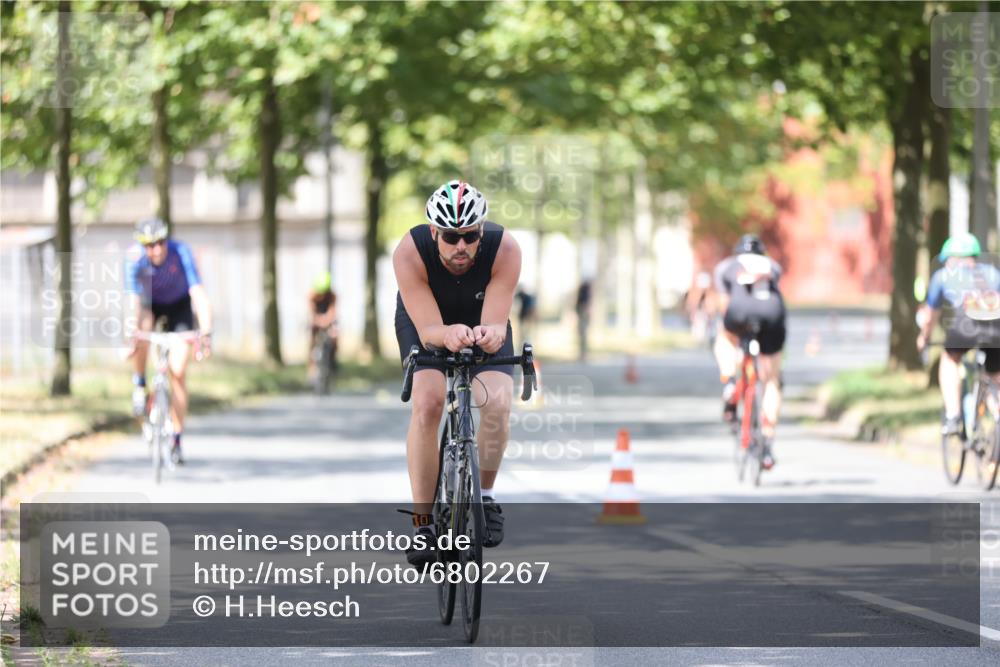 11.08.2024 - GEWOBA Citytriathlon Bremen H.Heesch http://msf.ph/oto/6802267 11.08.2024 12:03:32 Laufen  meine-sportfotos.de