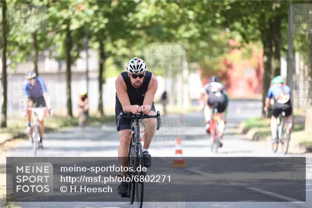 11.08.2024 - GEWOBA Citytriathlon Bremen H.Heesch http://msf.ph/oto/6802271 11.08.2024 12:03:32 Laufen  meine-sportfotos.de