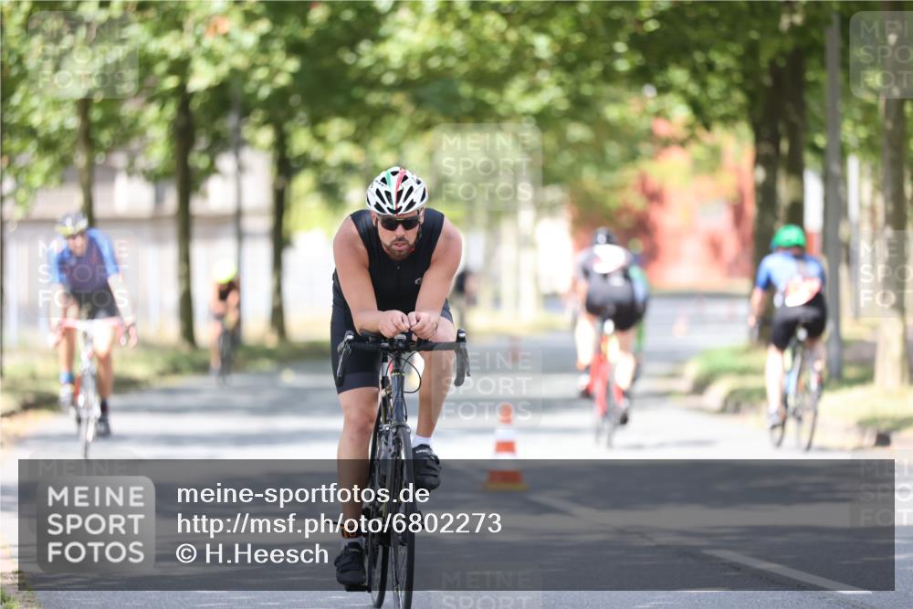 11.08.2024 - GEWOBA Citytriathlon Bremen H.Heesch http://msf.ph/oto/6802273 11.08.2024 12:03:32 Laufen  meine-sportfotos.de