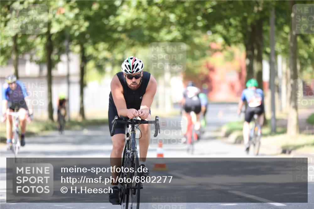 11.08.2024 - GEWOBA Citytriathlon Bremen H.Heesch http://msf.ph/oto/6802277 11.08.2024 12:03:33 Laufen  meine-sportfotos.de