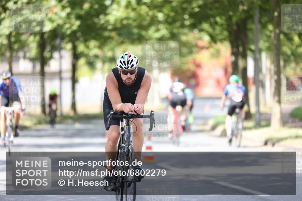 11.08.2024 - GEWOBA Citytriathlon Bremen H.Heesch http://msf.ph/oto/6802279 11.08.2024 12:03:33 Laufen  meine-sportfotos.de