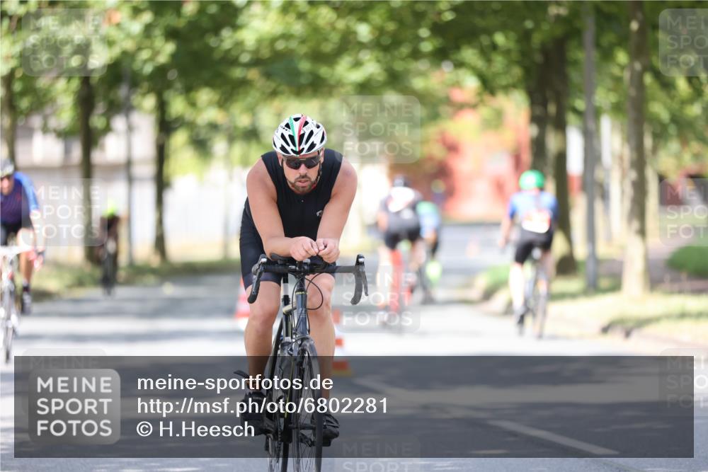 11.08.2024 - GEWOBA Citytriathlon Bremen H.Heesch http://msf.ph/oto/6802281 11.08.2024 12:03:33 Laufen  meine-sportfotos.de
