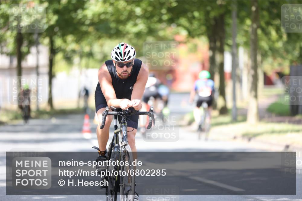 11.08.2024 - GEWOBA Citytriathlon Bremen H.Heesch http://msf.ph/oto/6802285 11.08.2024 12:03:33 Laufen  meine-sportfotos.de