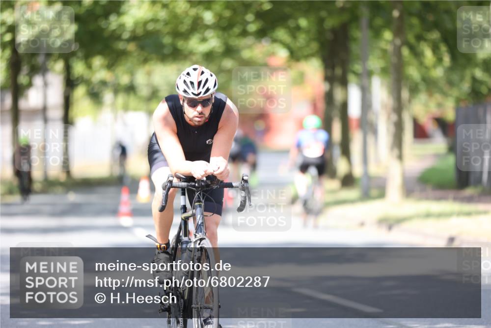 11.08.2024 - GEWOBA Citytriathlon Bremen H.Heesch http://msf.ph/oto/6802287 11.08.2024 12:03:33 Laufen  meine-sportfotos.de