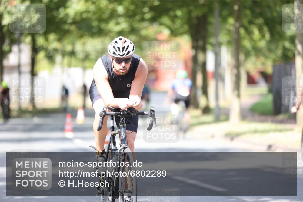 11.08.2024 - GEWOBA Citytriathlon Bremen H.Heesch http://msf.ph/oto/6802289 11.08.2024 12:03:33 Laufen  meine-sportfotos.de