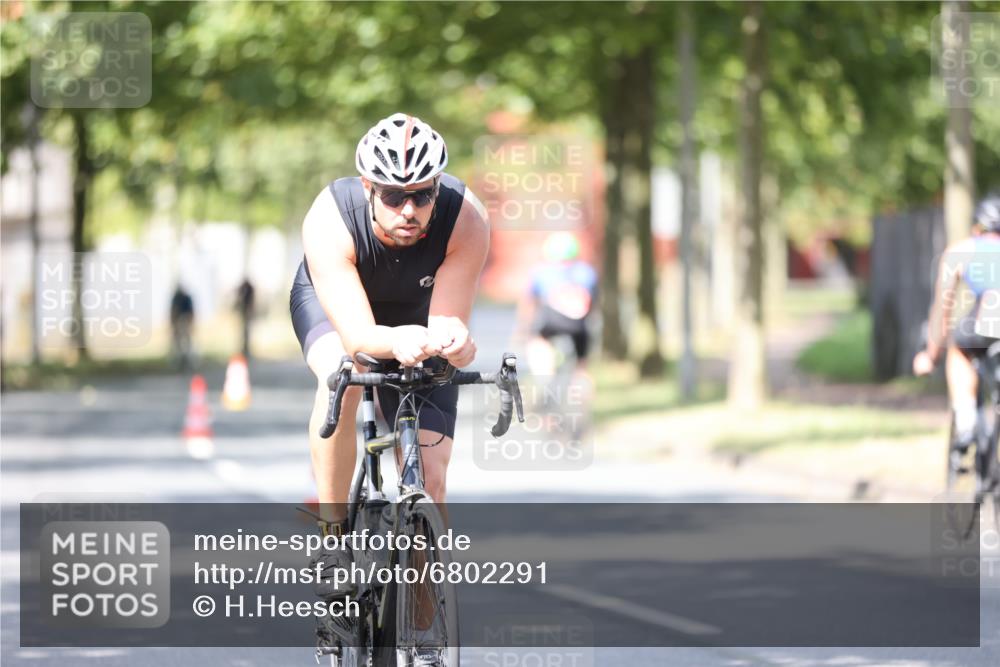 11.08.2024 - GEWOBA Citytriathlon Bremen H.Heesch http://msf.ph/oto/6802291 11.08.2024 12:03:33 Laufen  meine-sportfotos.de