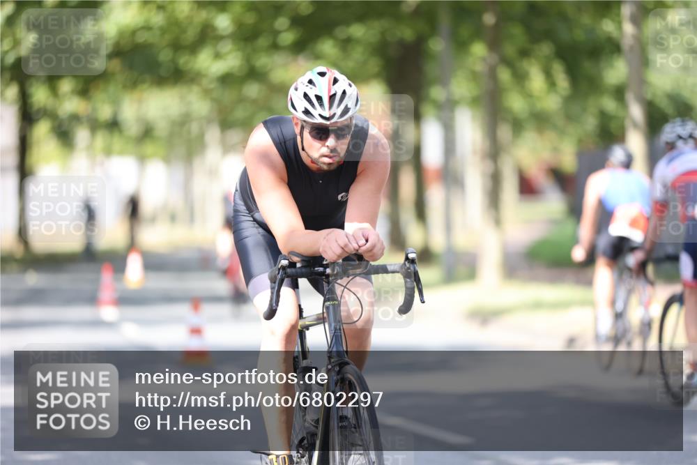 11.08.2024 - GEWOBA Citytriathlon Bremen H.Heesch http://msf.ph/oto/6802297 11.08.2024 12:03:33 Laufen  meine-sportfotos.de