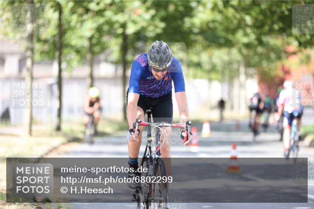 11.08.2024 - GEWOBA Citytriathlon Bremen H.Heesch http://msf.ph/oto/6802299 11.08.2024 12:03:34 Laufen  meine-sportfotos.de