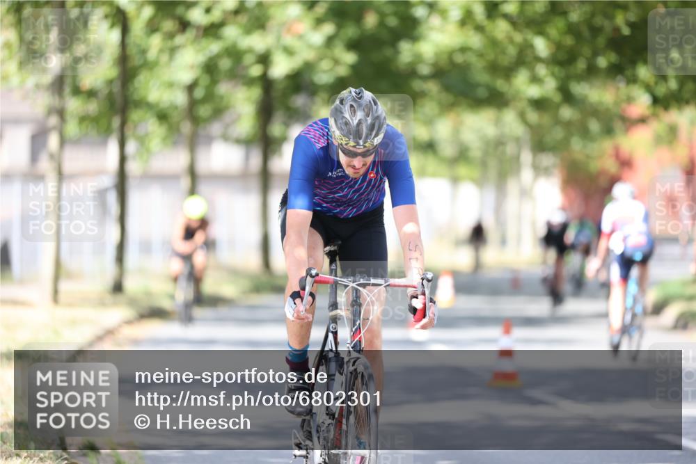 11.08.2024 - GEWOBA Citytriathlon Bremen H.Heesch http://msf.ph/oto/6802301 11.08.2024 12:03:35 Laufen  meine-sportfotos.de