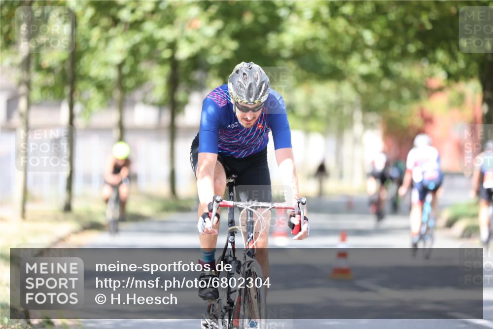 11.08.2024 - GEWOBA Citytriathlon Bremen H.Heesch http://msf.ph/oto/6802304 11.08.2024 12:03:35 Laufen  meine-sportfotos.de