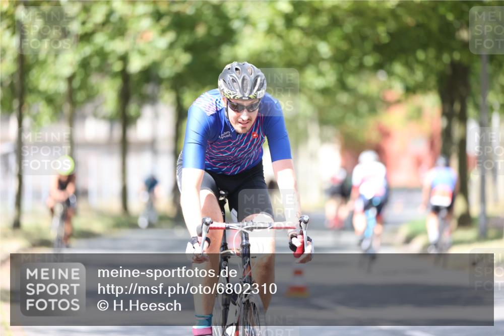 11.08.2024 - GEWOBA Citytriathlon Bremen H.Heesch http://msf.ph/oto/6802310 11.08.2024 12:03:35 Laufen  meine-sportfotos.de