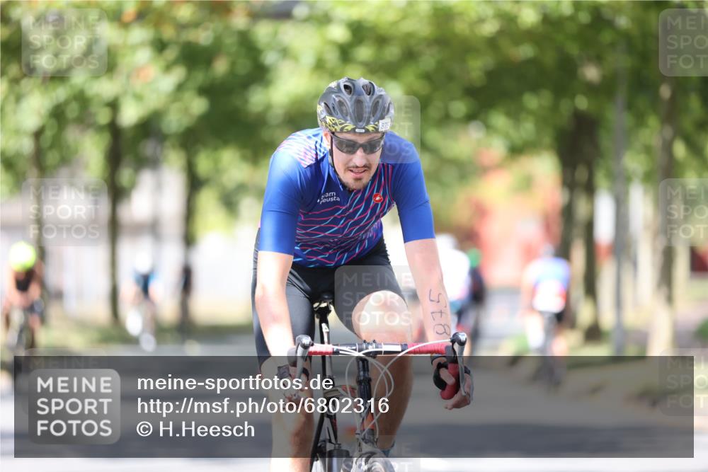 11.08.2024 - GEWOBA Citytriathlon Bremen H.Heesch http://msf.ph/oto/6802316 11.08.2024 12:03:35 Laufen  meine-sportfotos.de