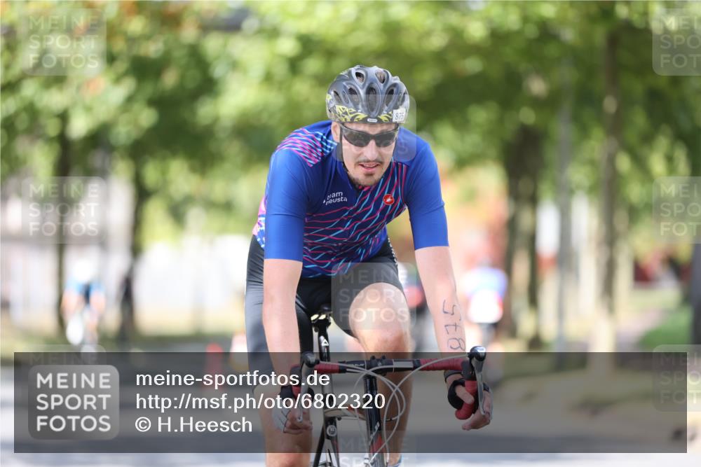 11.08.2024 - GEWOBA Citytriathlon Bremen H.Heesch http://msf.ph/oto/6802320 11.08.2024 12:03:35 Laufen  meine-sportfotos.de