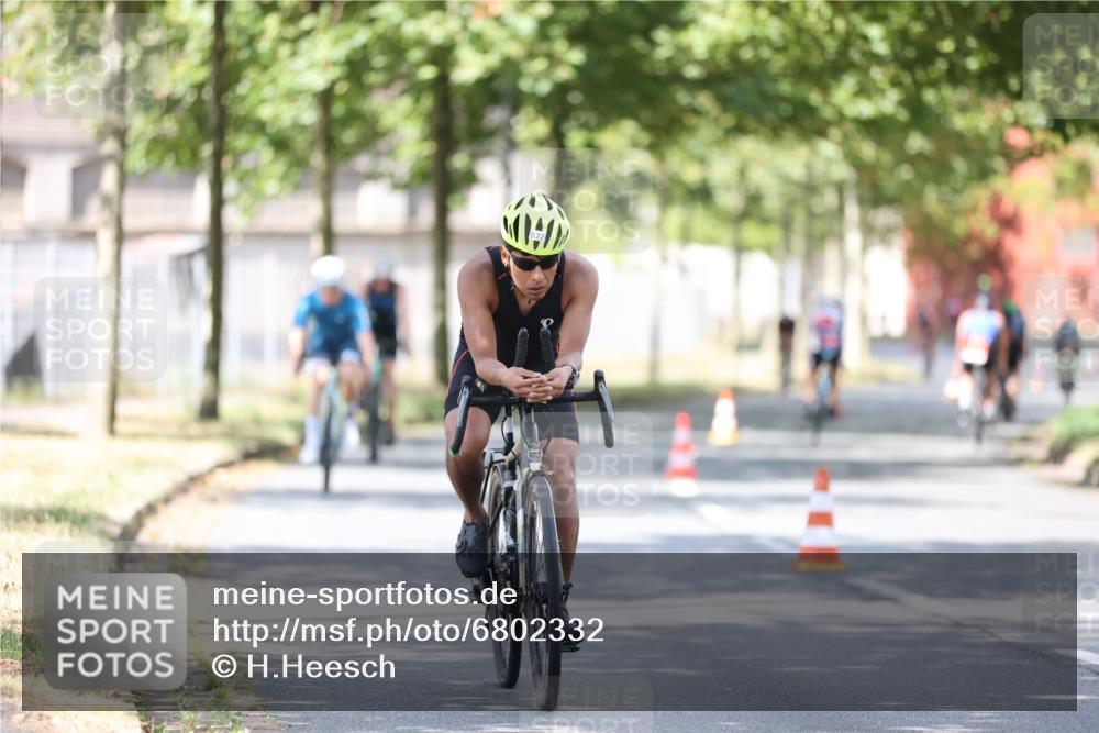 11.08.2024 - GEWOBA Citytriathlon Bremen H.Heesch http://msf.ph/oto/6802332 11.08.2024 12:03:37 Laufen  meine-sportfotos.de