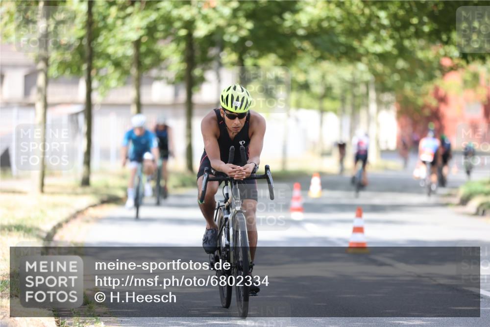 11.08.2024 - GEWOBA Citytriathlon Bremen H.Heesch http://msf.ph/oto/6802334 11.08.2024 12:03:37 Laufen  meine-sportfotos.de