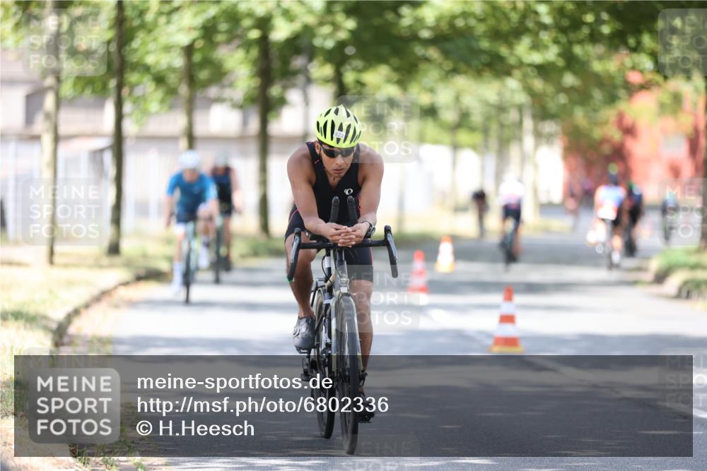 11.08.2024 - GEWOBA Citytriathlon Bremen H.Heesch http://msf.ph/oto/6802336 11.08.2024 12:03:38 Laufen  meine-sportfotos.de