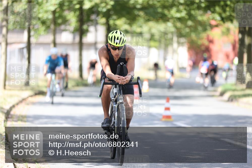11.08.2024 - GEWOBA Citytriathlon Bremen H.Heesch http://msf.ph/oto/6802341 11.08.2024 12:03:38 Laufen  meine-sportfotos.de