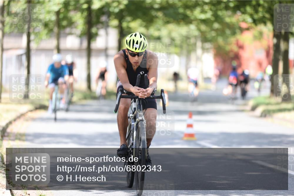 11.08.2024 - GEWOBA Citytriathlon Bremen H.Heesch http://msf.ph/oto/6802343 11.08.2024 12:03:38 Laufen  meine-sportfotos.de