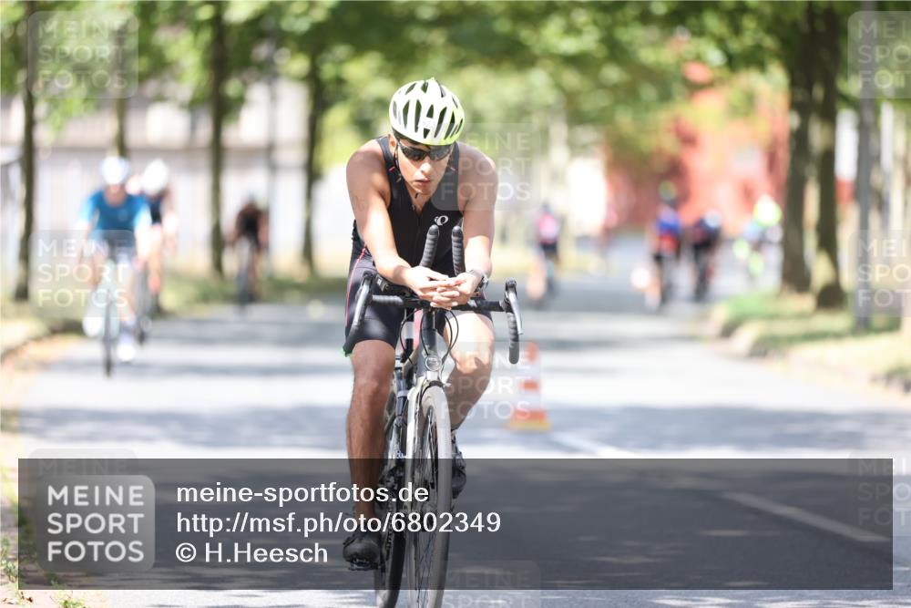 11.08.2024 - GEWOBA Citytriathlon Bremen H.Heesch http://msf.ph/oto/6802349 11.08.2024 12:03:38 Laufen  meine-sportfotos.de