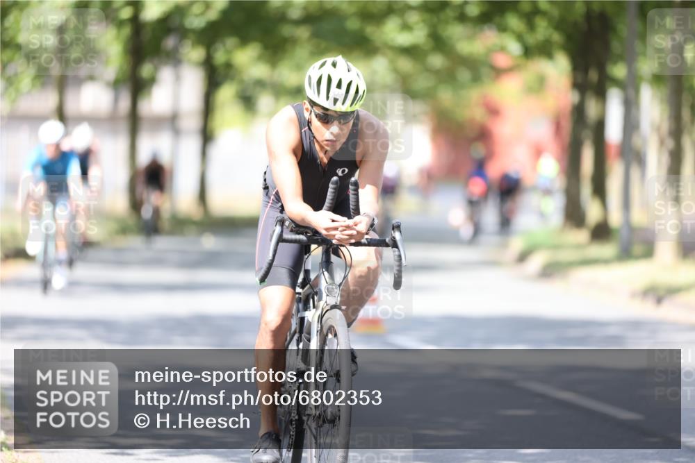 11.08.2024 - GEWOBA Citytriathlon Bremen H.Heesch http://msf.ph/oto/6802353 11.08.2024 12:03:38 Laufen  meine-sportfotos.de