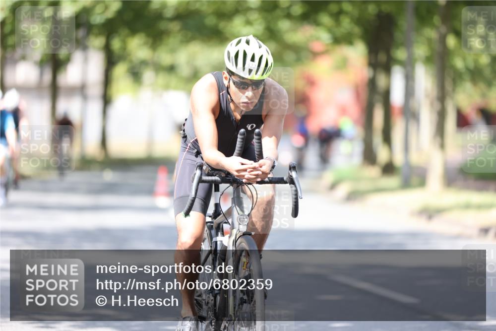 11.08.2024 - GEWOBA Citytriathlon Bremen H.Heesch http://msf.ph/oto/6802359 11.08.2024 12:03:38 Laufen  meine-sportfotos.de
